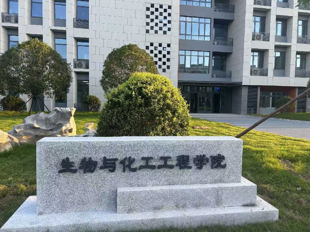 色尼区扬州职业大学体育场高杆灯项目